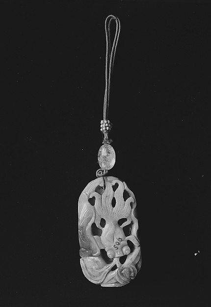 Emerald-green jadeite pendant from Qing-dynasty China, The Metropolitan Museum of Art