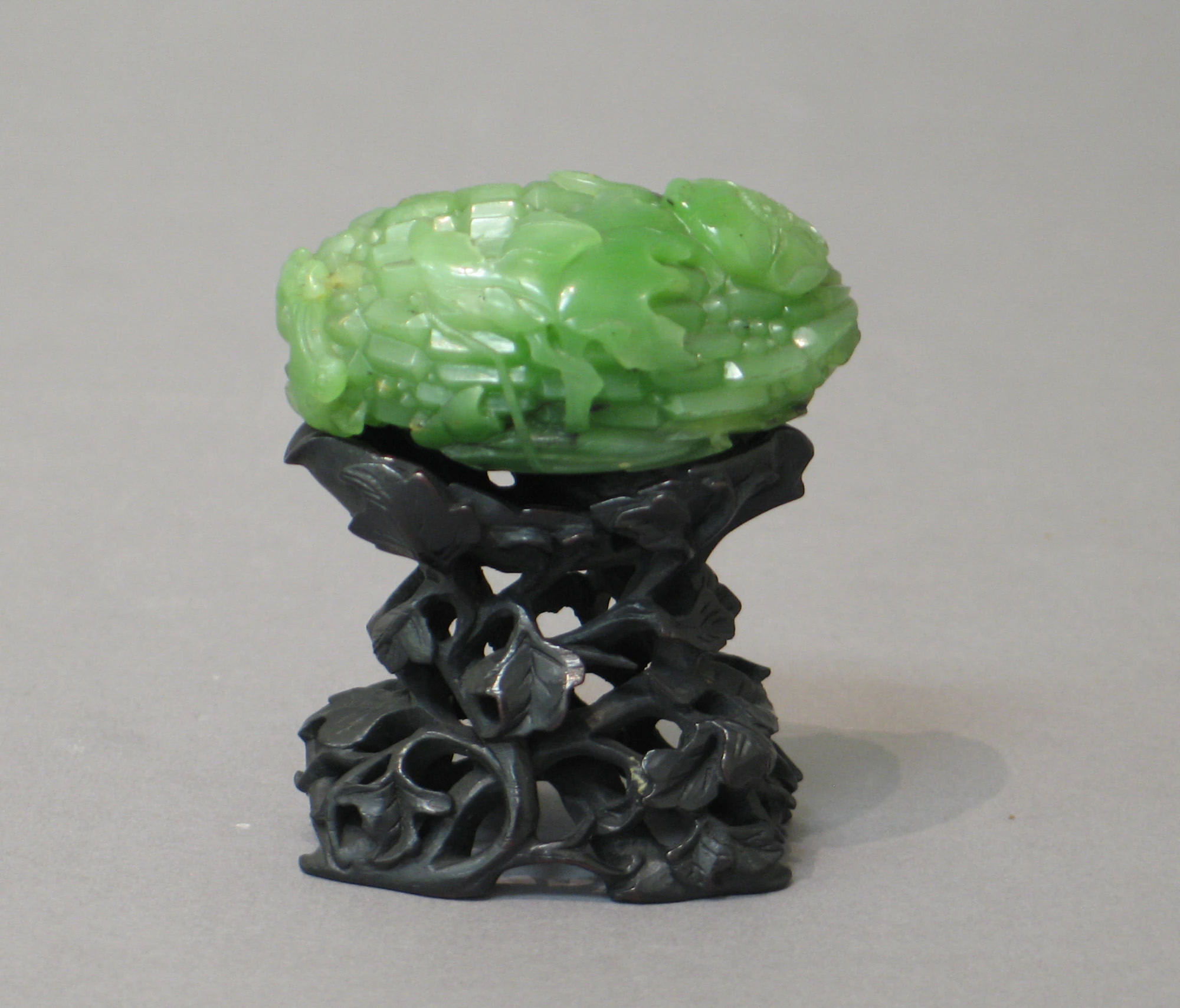 Paperweight in the shape of a bitter melon, Jade (jadeite)